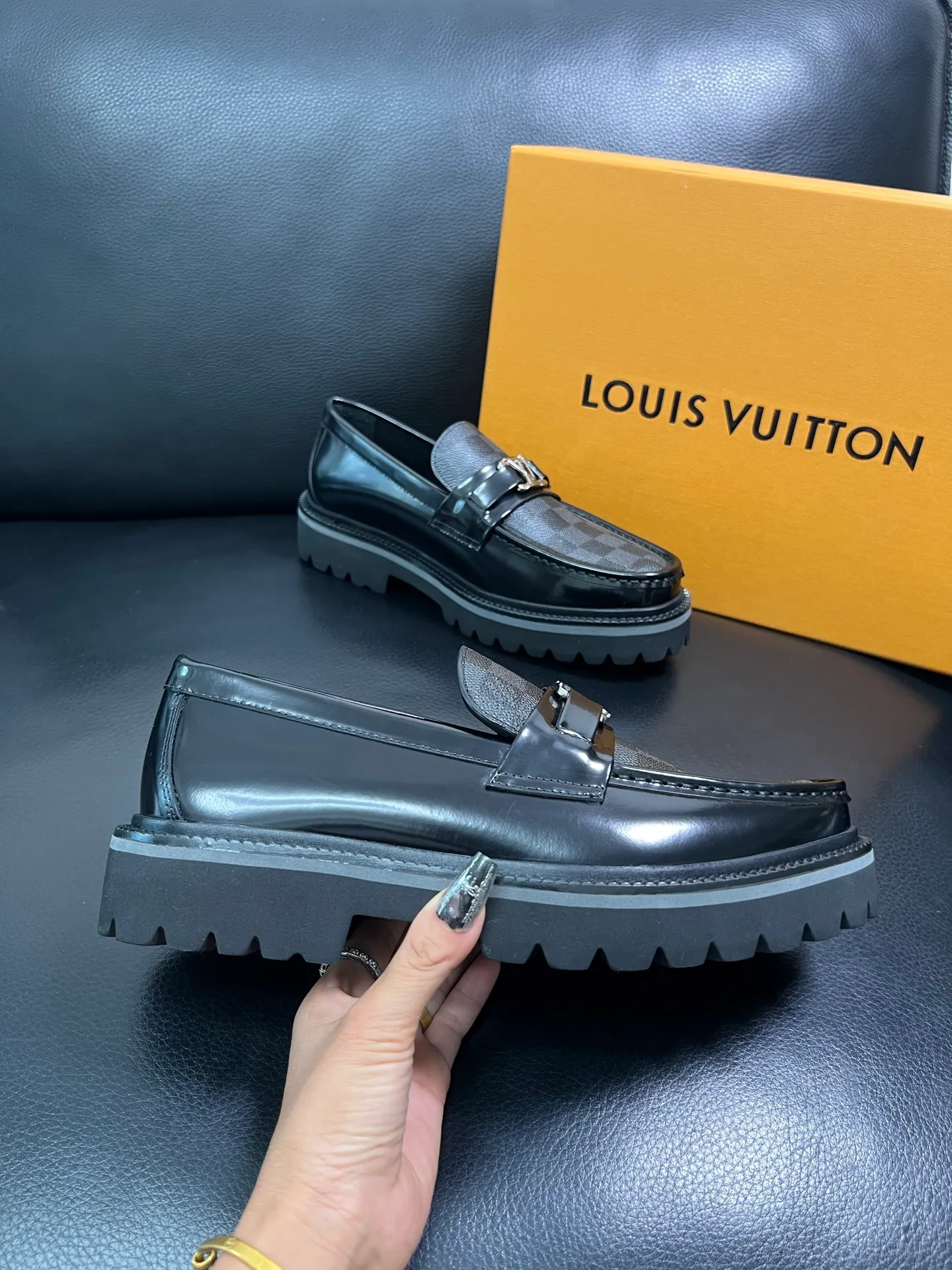 Men's shoes 💰780 Lv top purchasing Louis Vuitton leather shoes counter synchronization, uppers imported from Italy, imported water-dyed cowhide lining, soles: original soles specially provided by the original factory, original factory follow-up goods, high quality, welcome to compare, code number 38-44 (customized 45) 85842